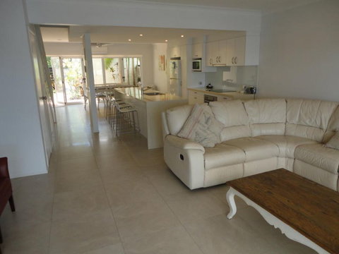 Noosa Entrance Waterfront Resort - Accommodation Perth 2