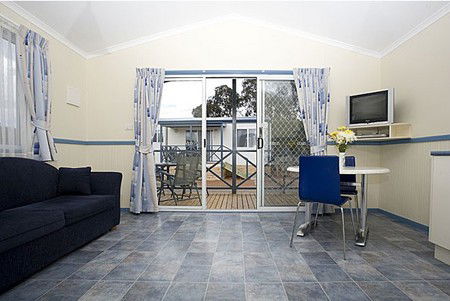 Crestview Top Tourist Park - Accommodation Perth 2