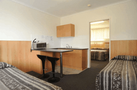 Bamboo Motor Inn - Accommodation Perth 2
