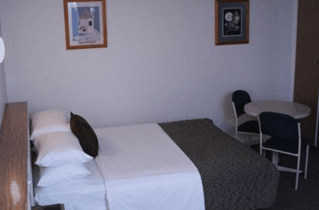 Burkes Hotel Motel - Accommodation Perth 1