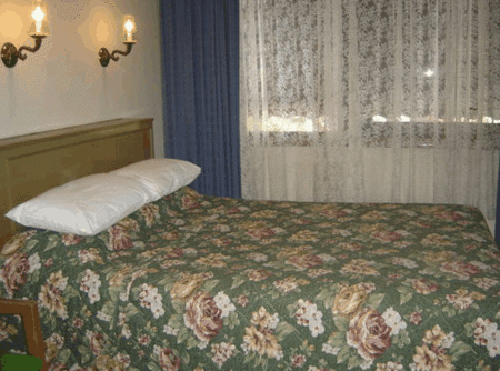 Burkes Hotel Motel - Accommodation Perth 3