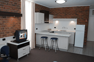 Lakes Central Hotel - Accommodation Perth 2
