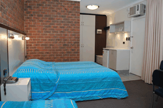 Lakes Central Hotel - Accommodation Perth 3