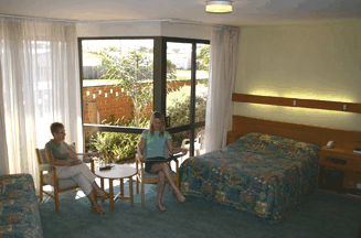 Lakes Central Hotel - Accommodation Perth 4