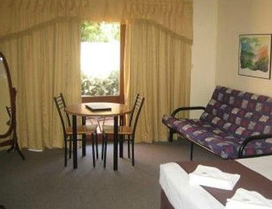 Parkway Motel - Accommodation Perth 2