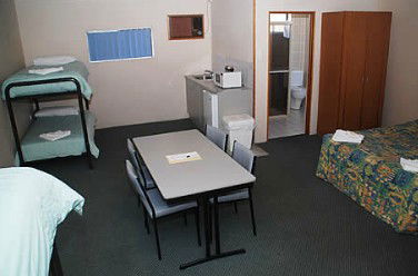 Oasis By The Lake - Accommodation Perth 3