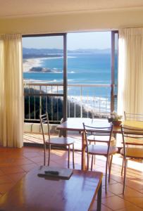 Beachfront Towers - Accommodation Perth 2