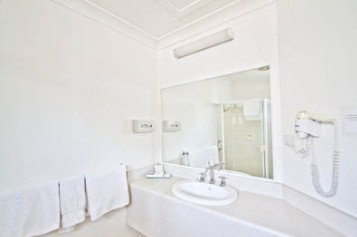 Branxton House Motel - Accommodation Perth 3