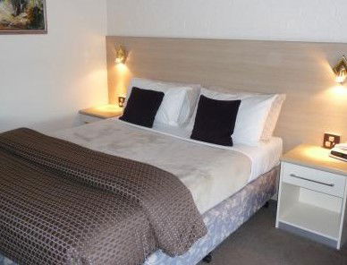 Hamiltons Townhouse Motel - Accommodation Perth 0