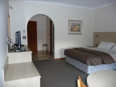 Hamiltons Townhouse Motel - Accommodation Perth 2
