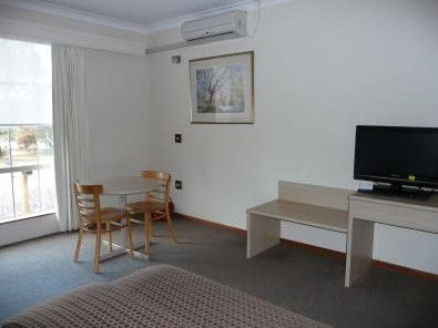 Hamiltons Townhouse Motel - Accommodation Perth 3
