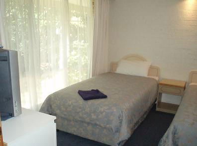 Hamiltons Townhouse Motel - Accommodation Perth 5