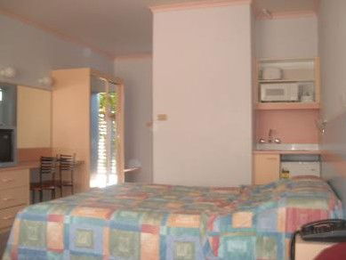 Golden Sands Motor Inn - Accommodation Perth 1