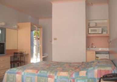 Golden Sands Motor Inn - Accommodation Perth 3