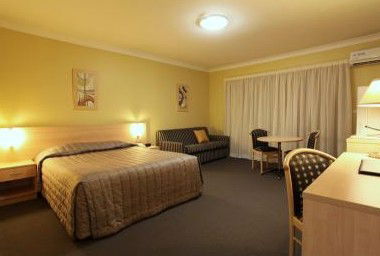Maclin Lodge Motel - Accommodation Perth 4