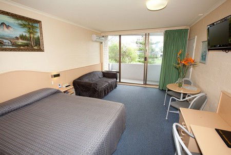 Palm Court Motor Inn - Accommodation Perth 1