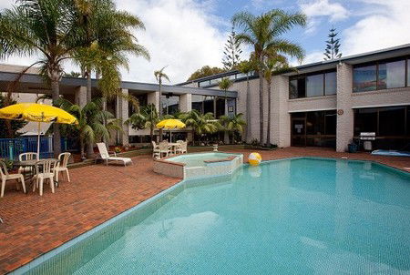 Palm Court Motor Inn - Accommodation Perth 2