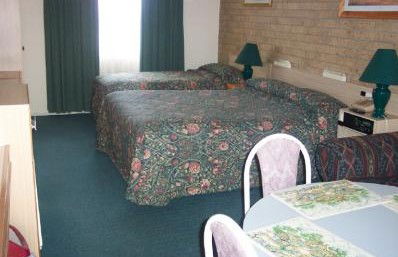 A Settlers Motor Inn - Accommodation Perth 1