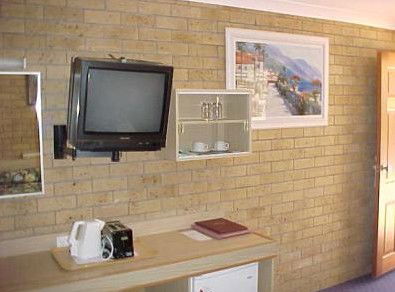 A Settlers Motor Inn - Accommodation Perth 2