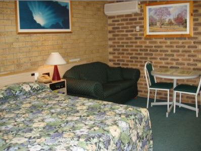 A Settlers Motor Inn - Accommodation Perth 3