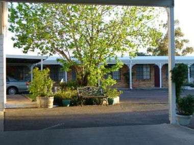 Colonial Motor Lodge - Accommodation Perth 2