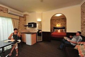 Highlander Motor Inn And Apartments - Accommodation Perth 0
