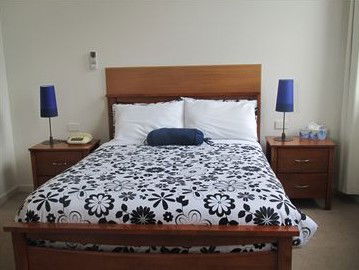 The Plough Hotel - Accommodation Perth 3