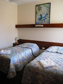 Golden Hills Motel - Accommodation Perth 2