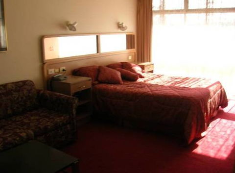 Peninsula Motor Inn And Tyabb Fly Inn - Accommodation Perth 1