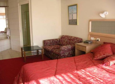 Peninsula Motor Inn And Tyabb Fly Inn - Accommodation Perth 3