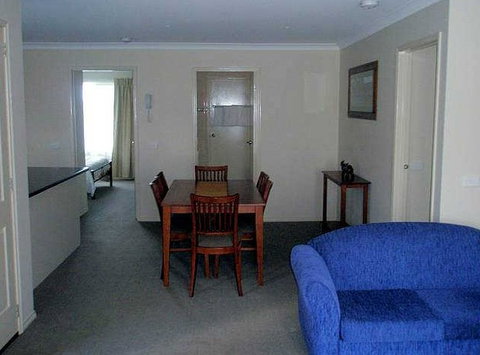 Victoria Lodge Motor Inn And Apartments - Accommodation Perth 1