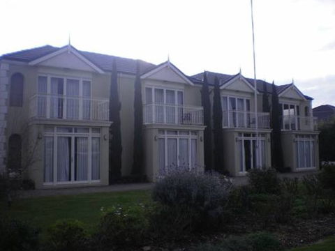 Colonial Village Motel - Accommodation Perth 1