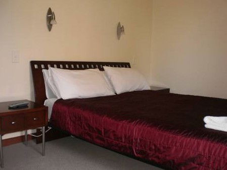 Colonial Village Motel - Accommodation Perth 3