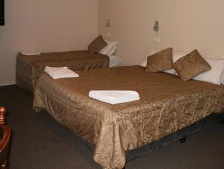 Colonial Village Motel - Accommodation Perth 4