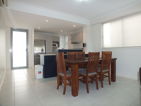 Pacific Marina Apartments - Accommodation Perth 10