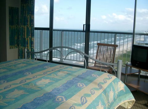 Golden Sands Holiday Apartments - Accommodation Perth 0
