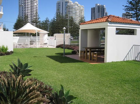 Golden Sands Holiday Apartments - Accommodation Perth 5