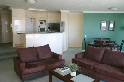 Surfers Mayfair - Accommodation Perth 6