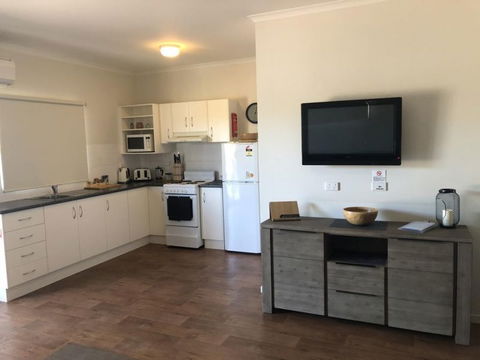 Sundowner Cabin And Tourist Park - Accommodation Perth 2