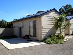 Moonta Bay Cabins - Accommodation Perth 0