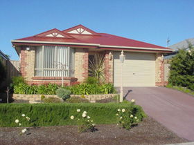 Lakeside Getaway - Accommodation Perth 0