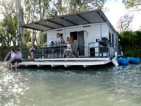 The Murray Dream Self Contained Moored Houseboat - Accommodation Perth 0