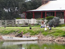 Stonewell Cottages And Vineyards - Perth Resorts 0