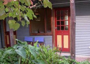 Red Poles - Accommodation Perth 2