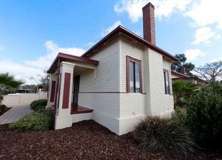 Playford Lodge - Accommodation Perth 2