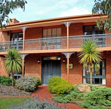 Lakeside Getaway - Accommodation Perth 1