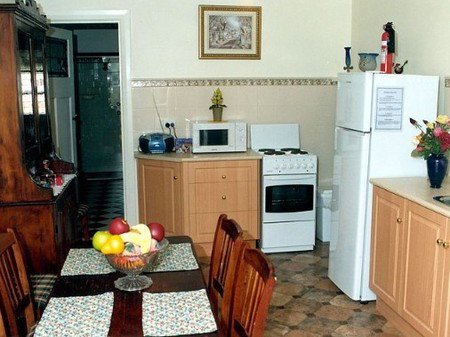 Clara's Cottage - Perth Resorts 3