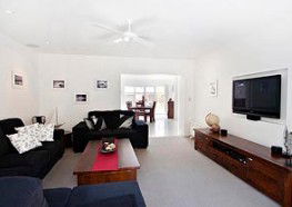 Serenity On Sallywattle - Accommodation Perth 3