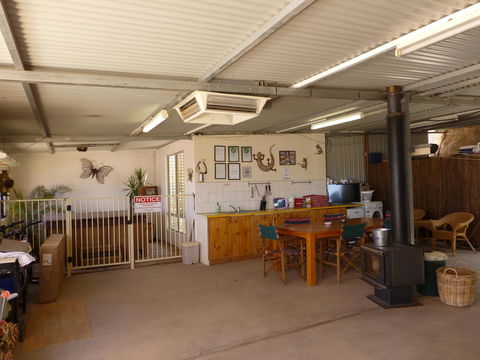 Underground Bed And Breakfast - Accommodation Perth 3