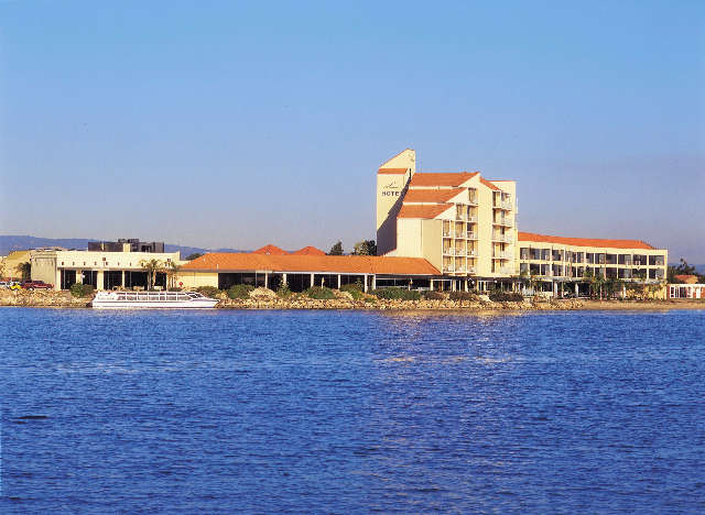 West Lakes SA Accommodation Perth
